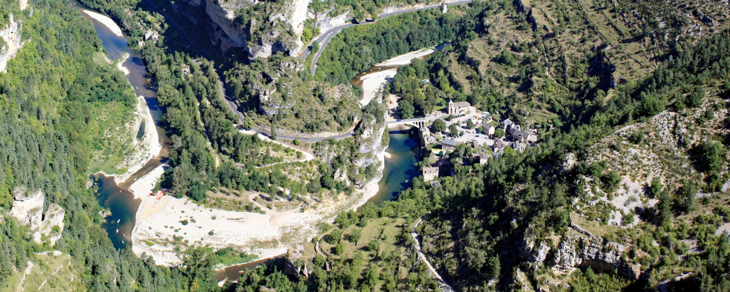 Sainte-Enimie, le causse Méjean et l’Aven Armand
